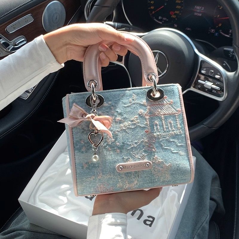 Yüksek Değerli Hafif Lüks Kont - Luxury Bags Levels incelemesi ve fiyatı