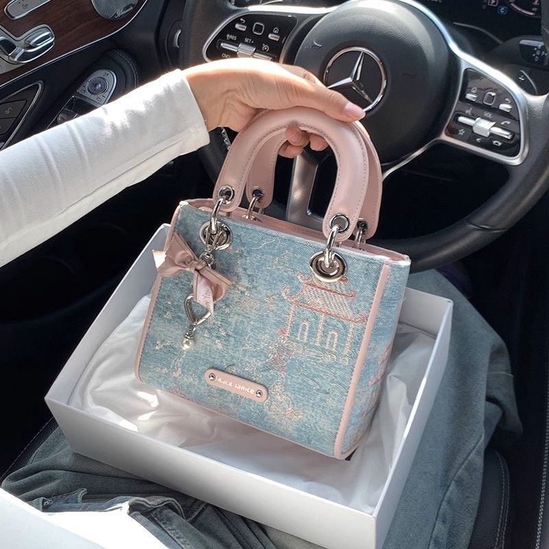 Yüksek Değerli Hafif Lüks Kont - Luxury Bags Levels incelemesi ve fiyatı
