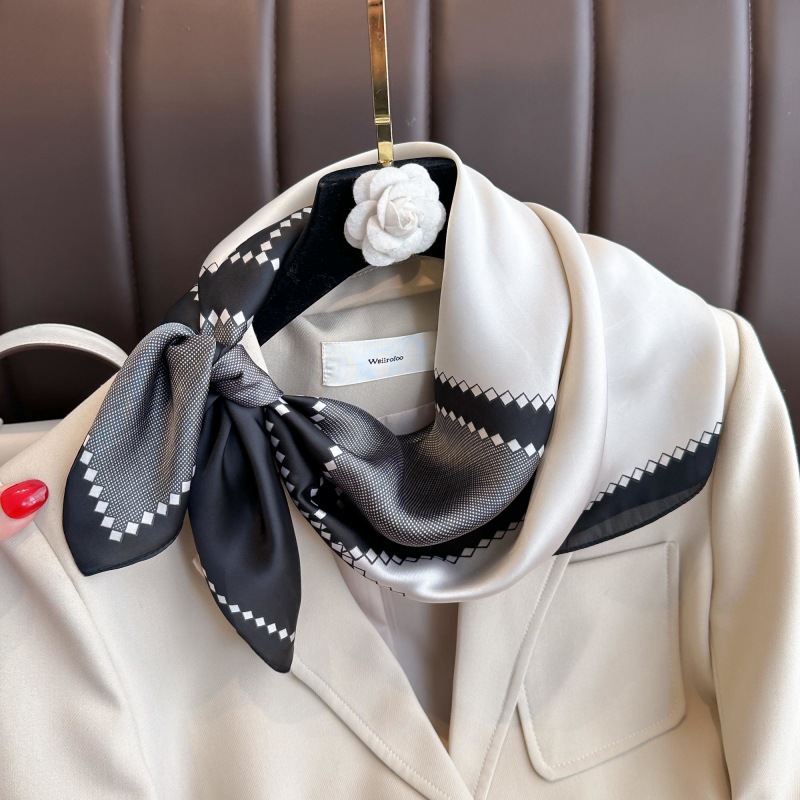 Yeni Lüks At Desen Ipek Kare E - Luxury Bags Office incelemesi ve fiyatı